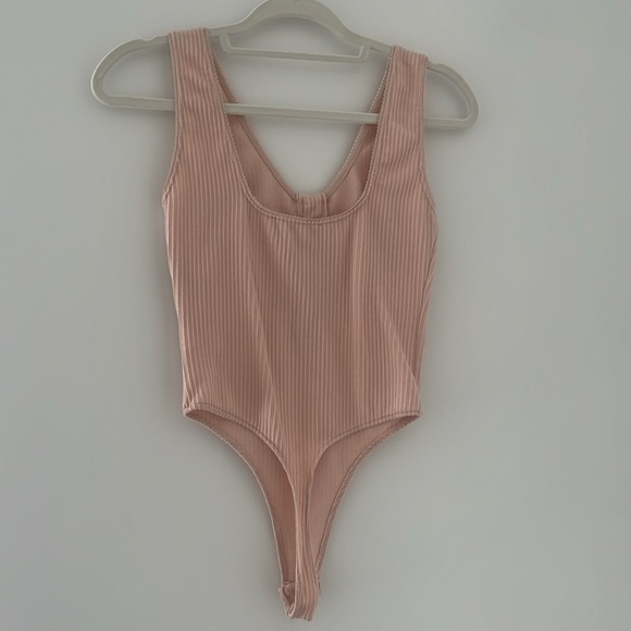 Nude clasp bodysuit - Picture 2 of 2